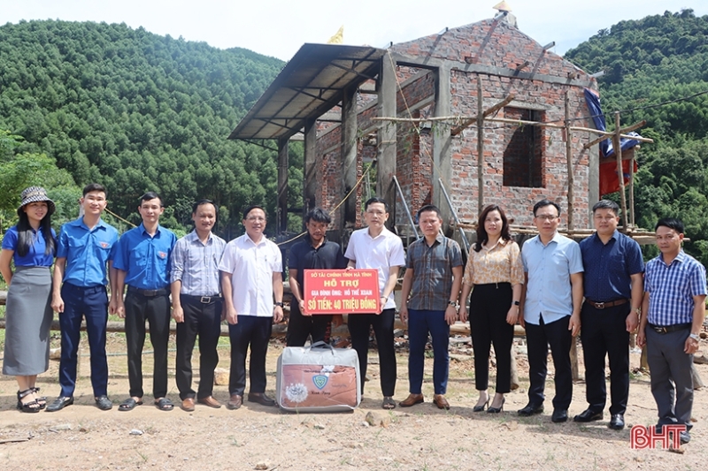 Sở Tài chính hỗ trợ Hương Khê xây dựng 2 nhà nhân ái và xây dựng NTM
