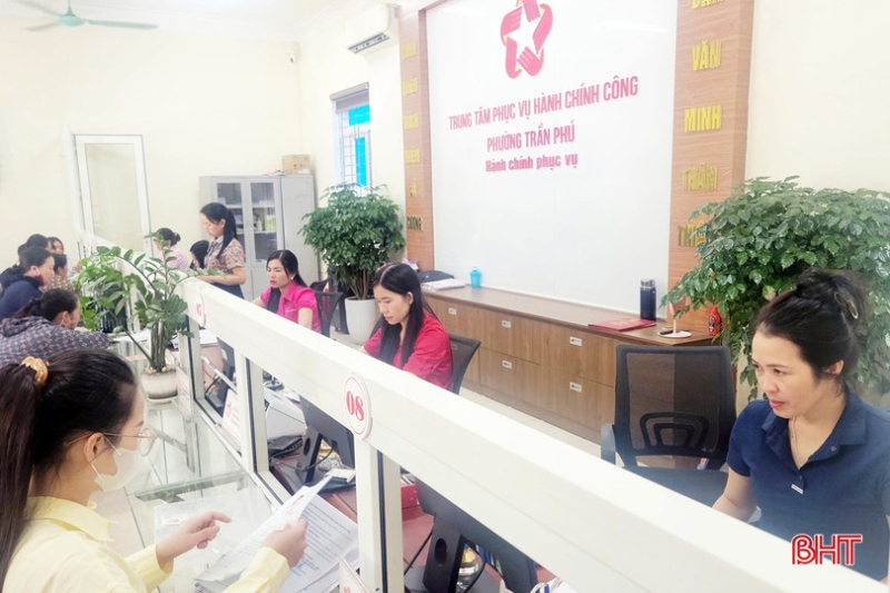 Đẩy mạnh phân cấp, phân quyền, xây dựng bộ máy tinh gọn, hiệu lực, hiệu quả Đẩy mạnh phân cấp, phân quyền, xây dựng bộ máy tinh gọn, hiệu lực, hiệu quả