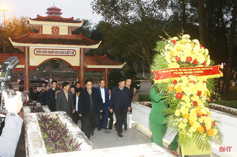 Thủ tướng Chính phủ dâng hương tại Khu di tích Ngã ba Đồng Lộc