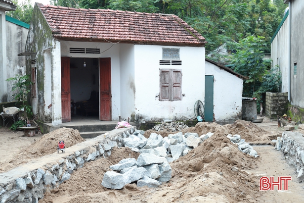 Hỗ trợ xây nhà mới cho 2 gia đình chính sách ở Nghi Xuân
