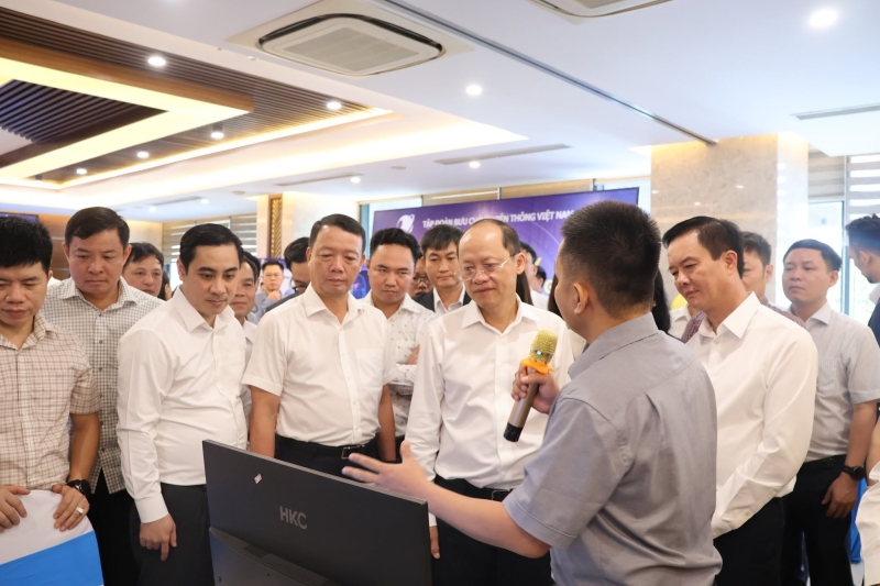 Đối thoại với thanh niên Hà Tĩnh về khởi nghiệp, đổi mới sáng tạo và chuyển đổi số Đối thoại với thanh niên Hà Tĩnh về khởi nghiệp, đổi mới sáng tạo và chuyển đổi số